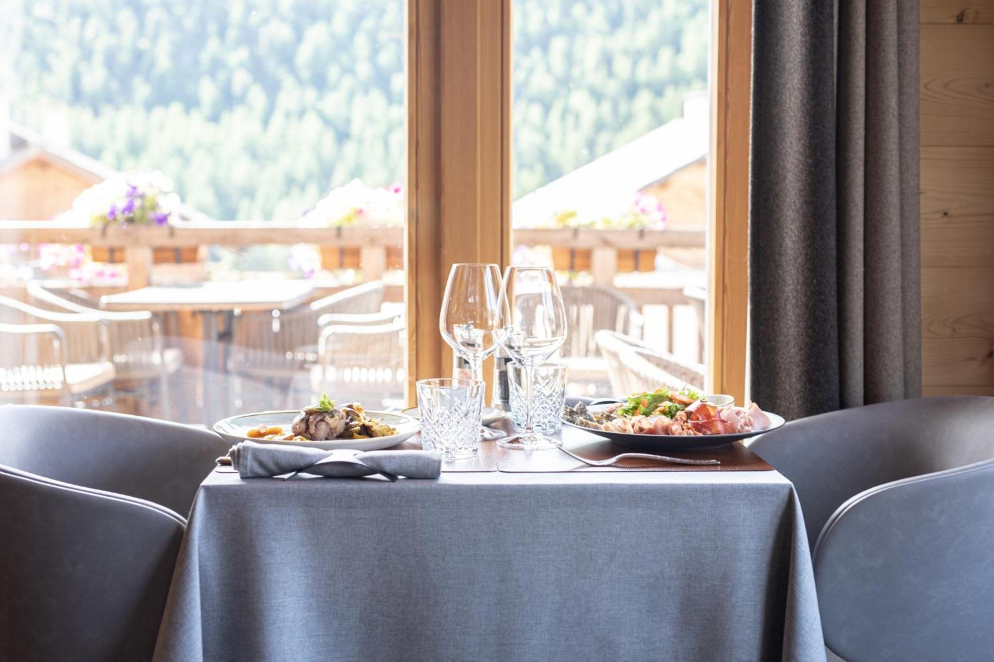 Le Chalet Blanc Hotel & Spa Montgenevre Exterior photo